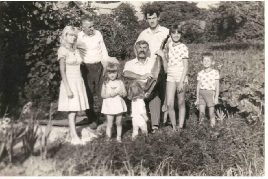 1. Мої нащадки і бандура.