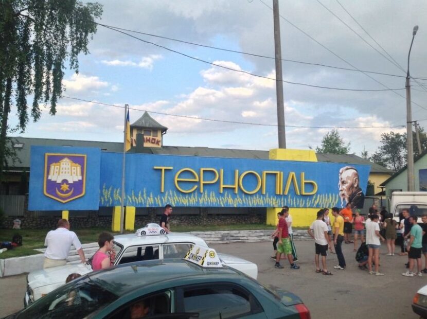 Різні зображення з бандурою.