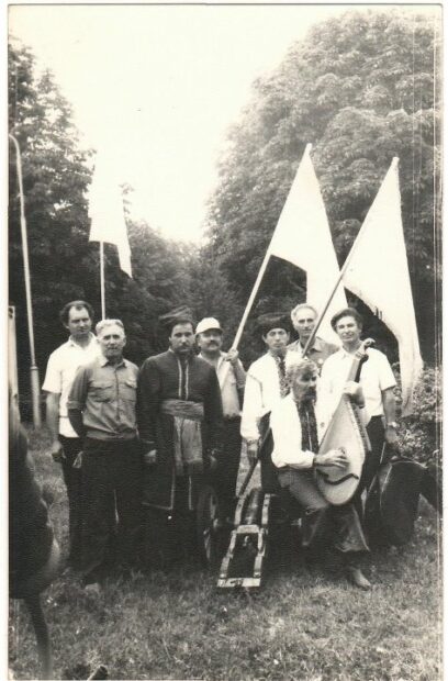 Деякі сольні виступи за межами капели.