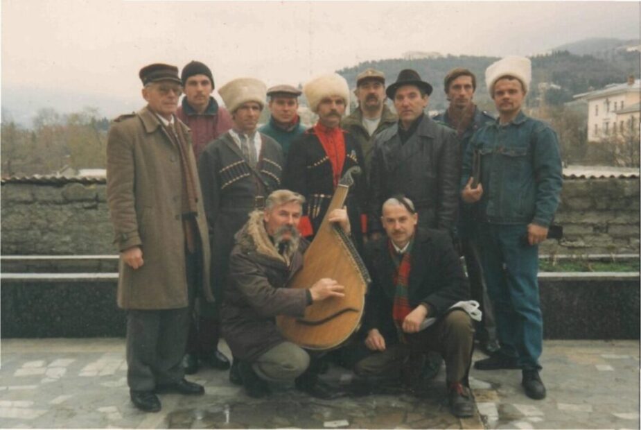 Деякі сольні виступи за межами капели.