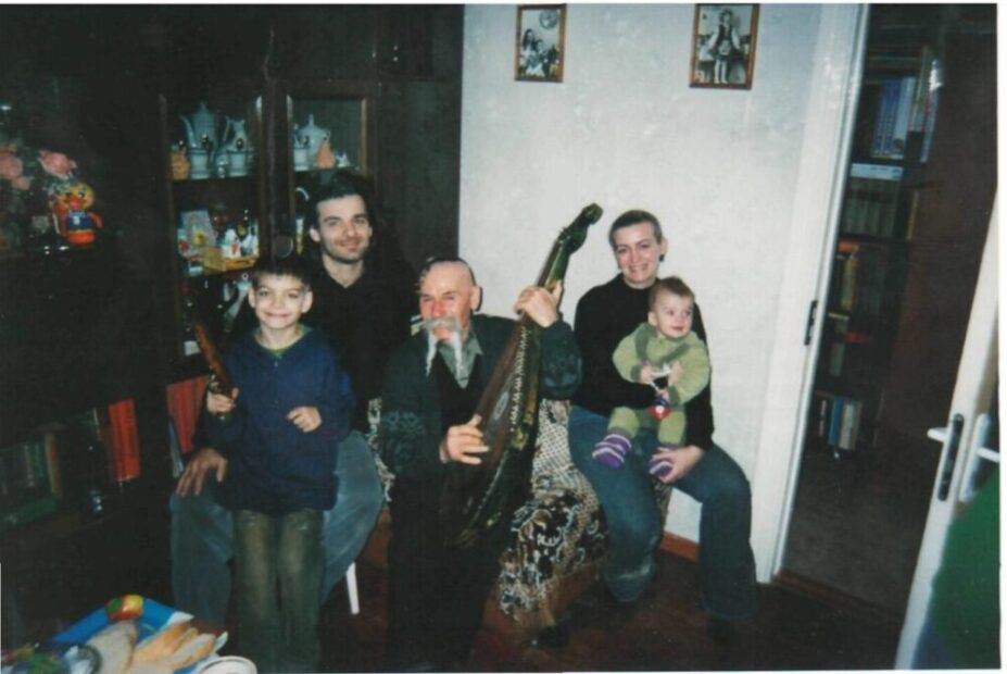 1. Мої нащадки і бандура.