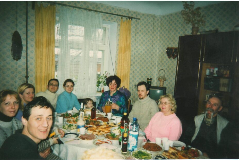 3. З бандурою -- за межами України.
