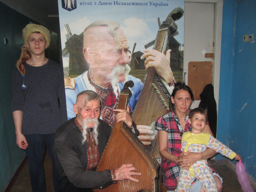 2б. Кобзарювання в Києві + родинні візити.