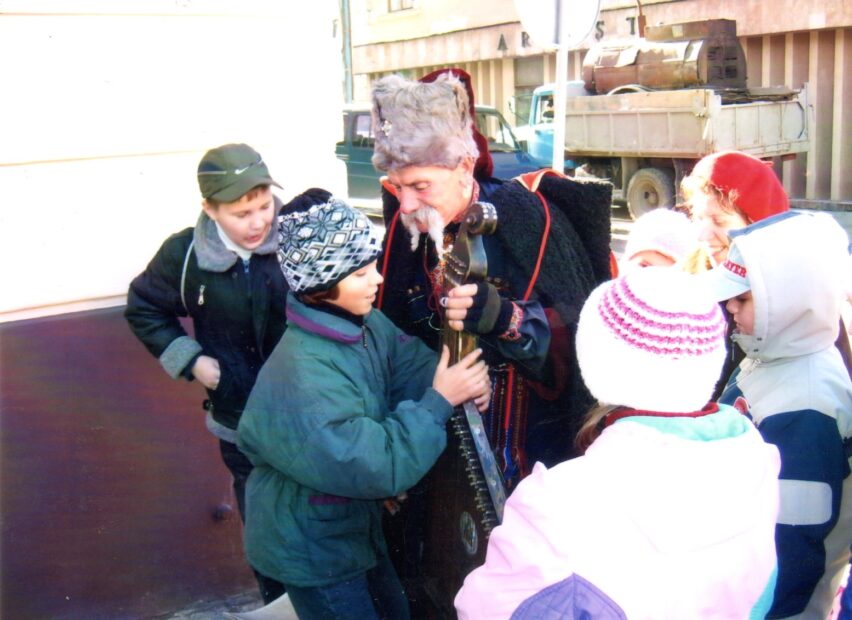 1б. З бандурою по Україні (Захід).