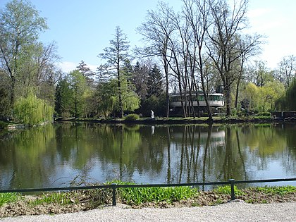 3. З бандурою -- за межами України.